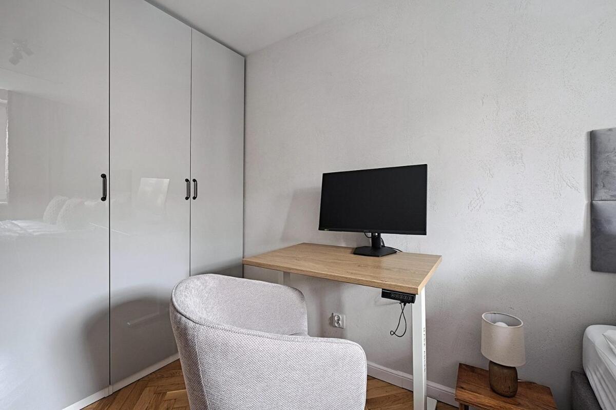Prime Prive 65tv Ac Standing Desk King Bed Apartament *