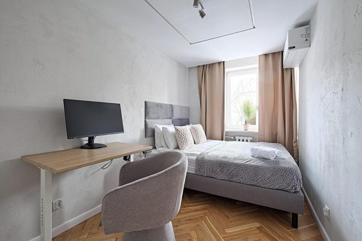 Prime Prive 65tv Ac Standing Desk King Bed Lägenhet Warszawa